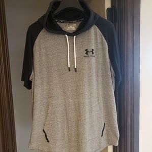 Mens Under Armour hooded t-shirt